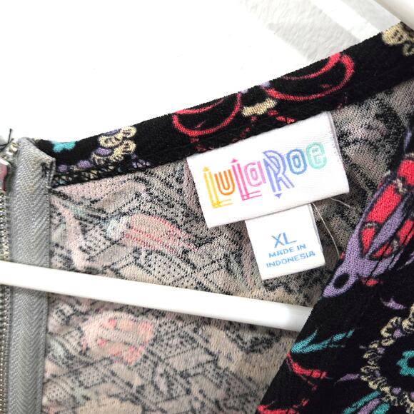 LulaRoe Sz XL Black Amelia Textured Floral Print Zip Dress - Picture 2 of 8